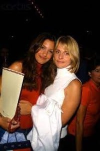 Picture of Sonja Kinski with her mother, Nastassja Kinski by wearing orange dress.